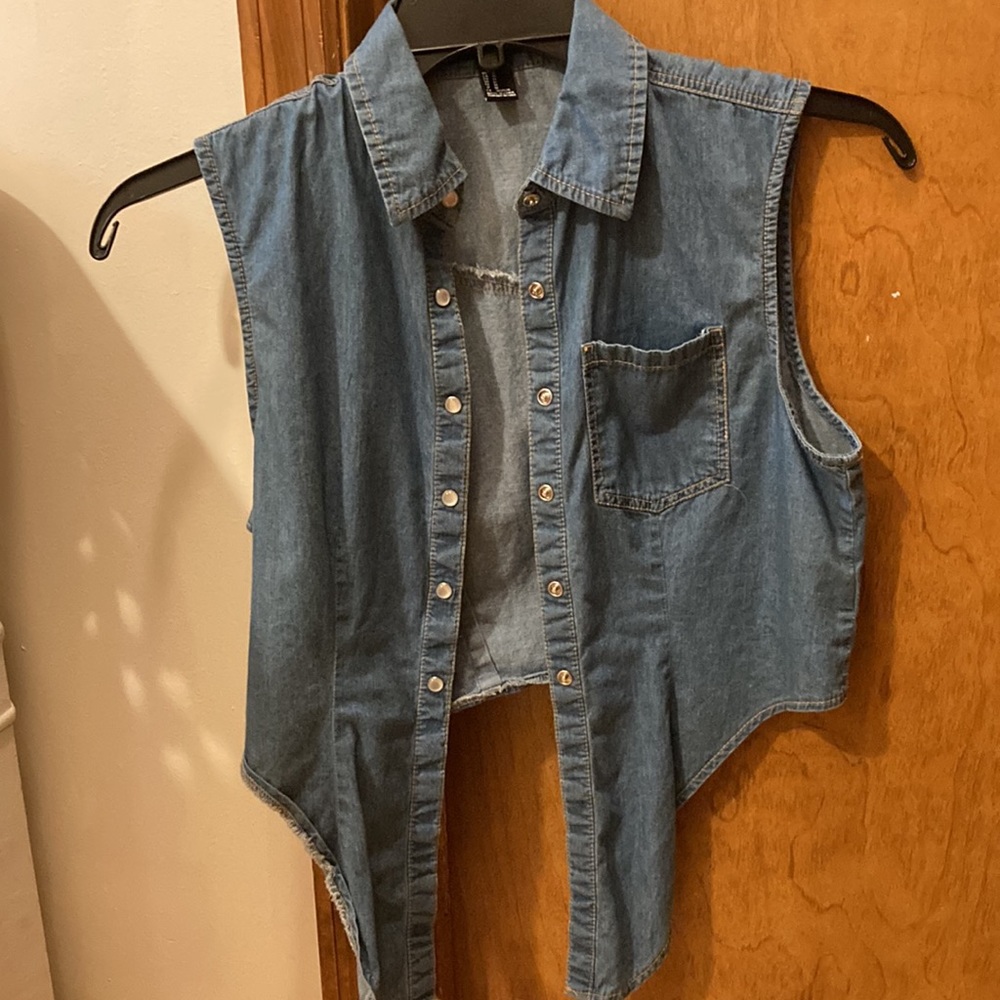 Forever 21 Denim Crop Top - Picture 5 of 7